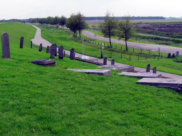 De begraafplaats op de dijk bij Ooterdum