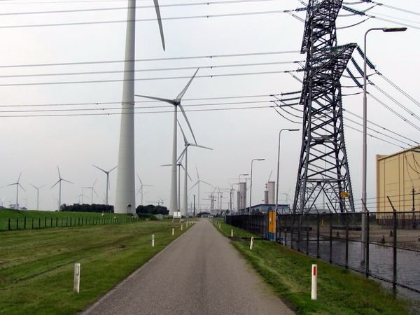 Windmolens in de Eemshaven.