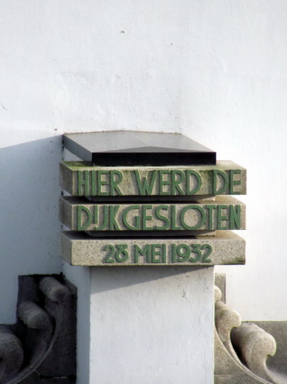 Half weg de Afsluitdijk.