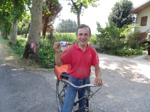 Hij is blij met een euro met de afbeelding van Willem Alexander 